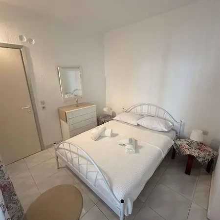 Nikoletas Daire Pefkochori